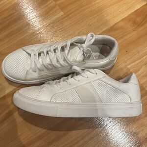 American eagle white sneakers size 7.5